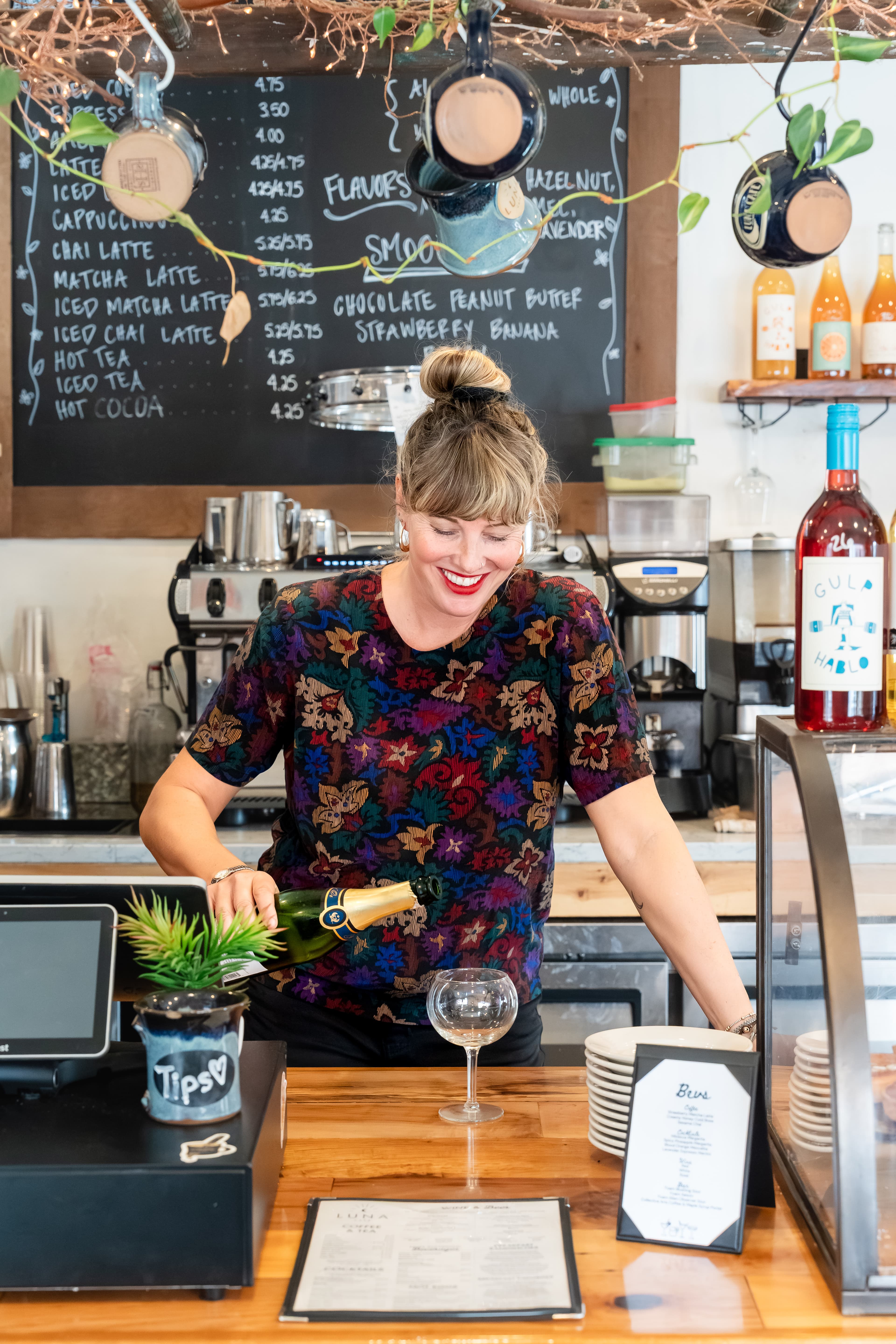 Sarah pouring champagne at Luna